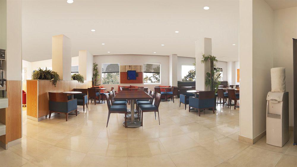 One Puebla Finsa Hotel Exterior photo