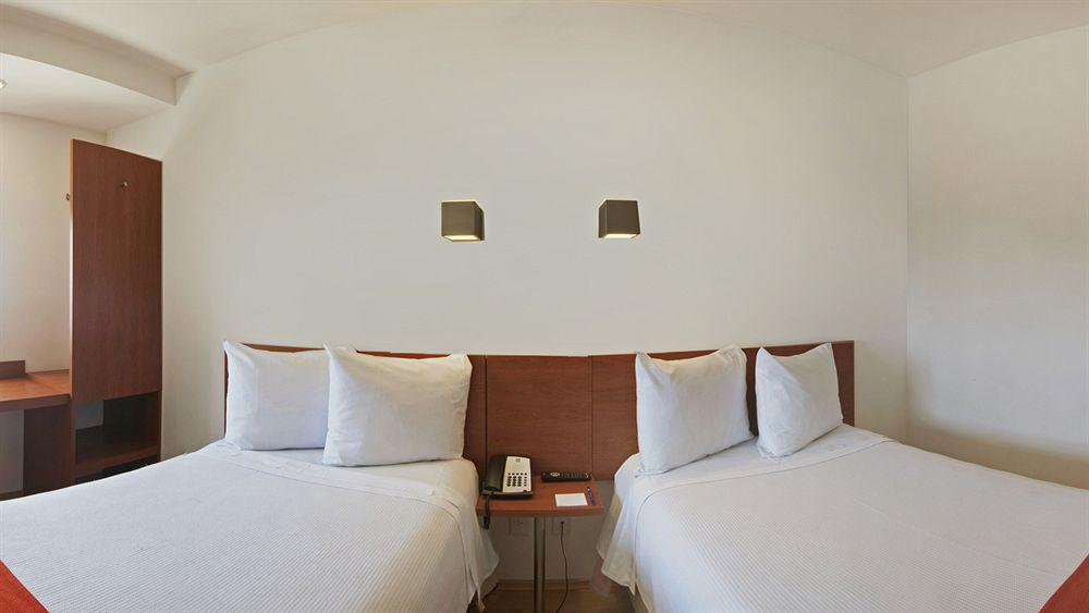 One Puebla Finsa Hotel Exterior photo